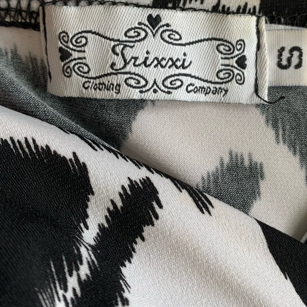 Black & White Patterned Short Dress - Picture 3 of 6